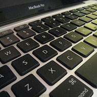 Клавиши на Apple-клавиатуре