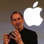 Стив Джобс в роли приманки: фигура основателя Apple рекламирует компьютерный магазин