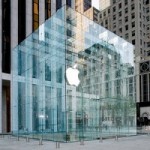 Протестующие в Нью-Йорке заняли Apple Store на 5-й Авеню