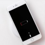 Apple предлагает заряжать iPhone через динамики и микрофоны
