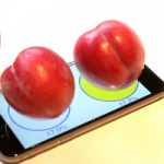 С помощью iPhone 6s можно взвешивать фрукты