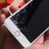 iPhone-cracked-display