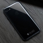 Создан стеклянный чехол для iPhone 7 в цвете «черный оникс»