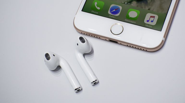 090716-apple-airpods-6906