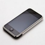 В сети появились снимки прототипов iPhone 2G с необычной кнопкой