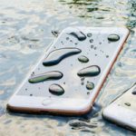 Новый iPhone 8 проверили на влагостойкость, искупав в фонтане