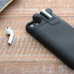 Глава Pebble создал чехол-аккумулятор для iPhone и AirPods