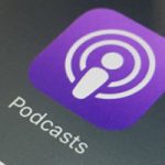 Apple начала удалять подкасты, в которых обсуждают теории заговора